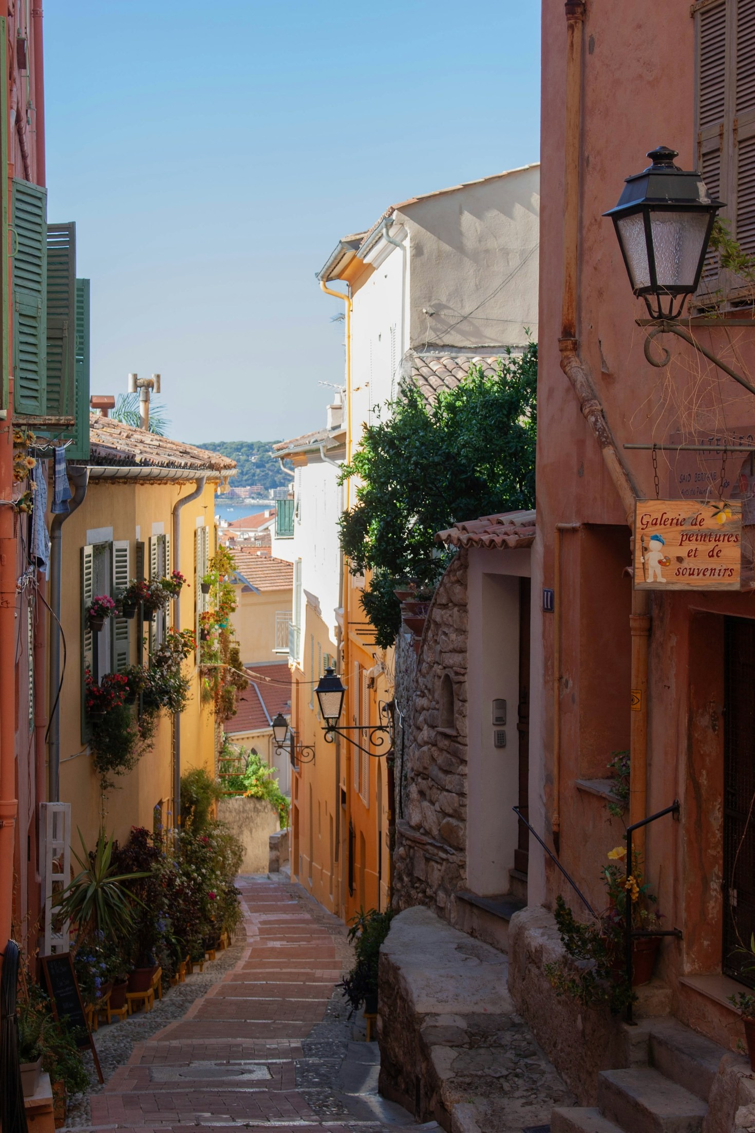 Cultural Etiquette Tips Every Thoughtful Traveler Needs